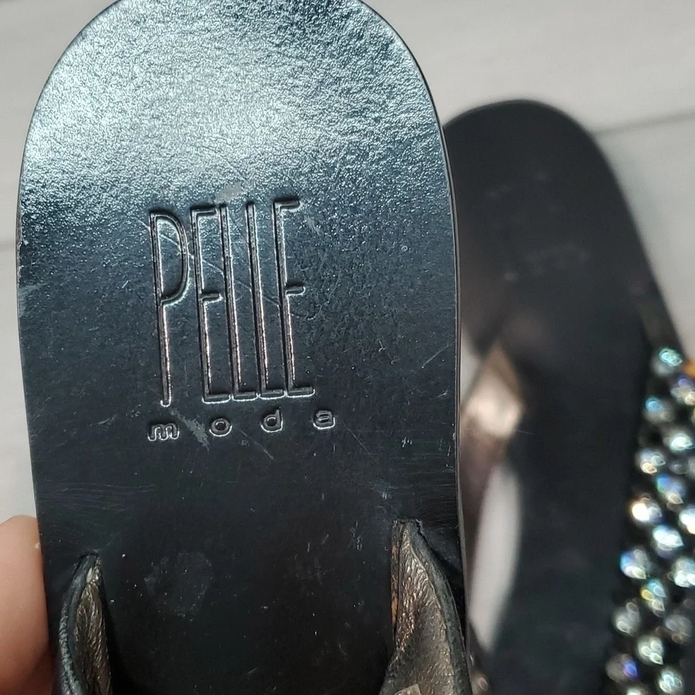 Pelle Moda Womens Rhinestone Strap Thong Sandals Flats Flip flop shoes sz 9M